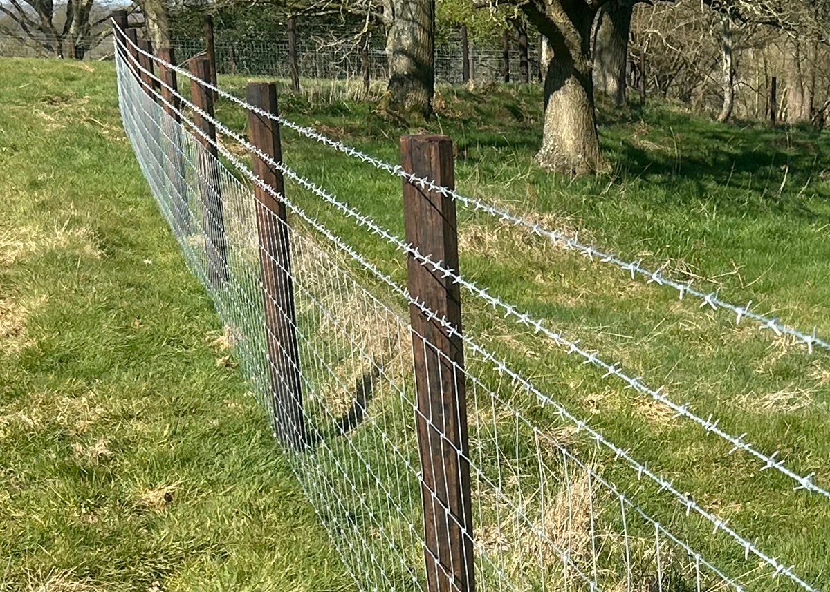 Post and Wire Barb Fence UK. Equestrian Wire Fence UK